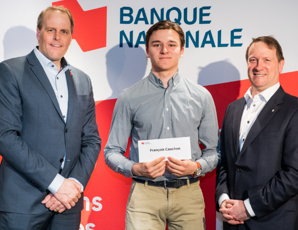 François Cauchon, étudiant et escrimeur à Brébeuf en compagnie de Martin Lavigne, président de la Financière Banque Nationale, Gestion de Patrimoine et de Louis Vachon, président et chef de la direction de la Banque Nationale Francois Cauchon etudiant escrimeur brebeuf