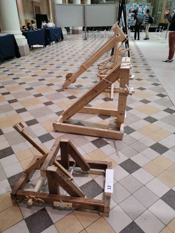 Machines de guerre réalisées par des élèves du secondaire