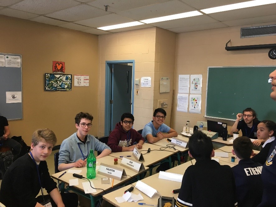 Notre équipe de 2e secondaire en action : Élie Courchesne, Faustin Tassé, Patricio Cardenas, Safwan Jabiullah et Raphaël Desroches.