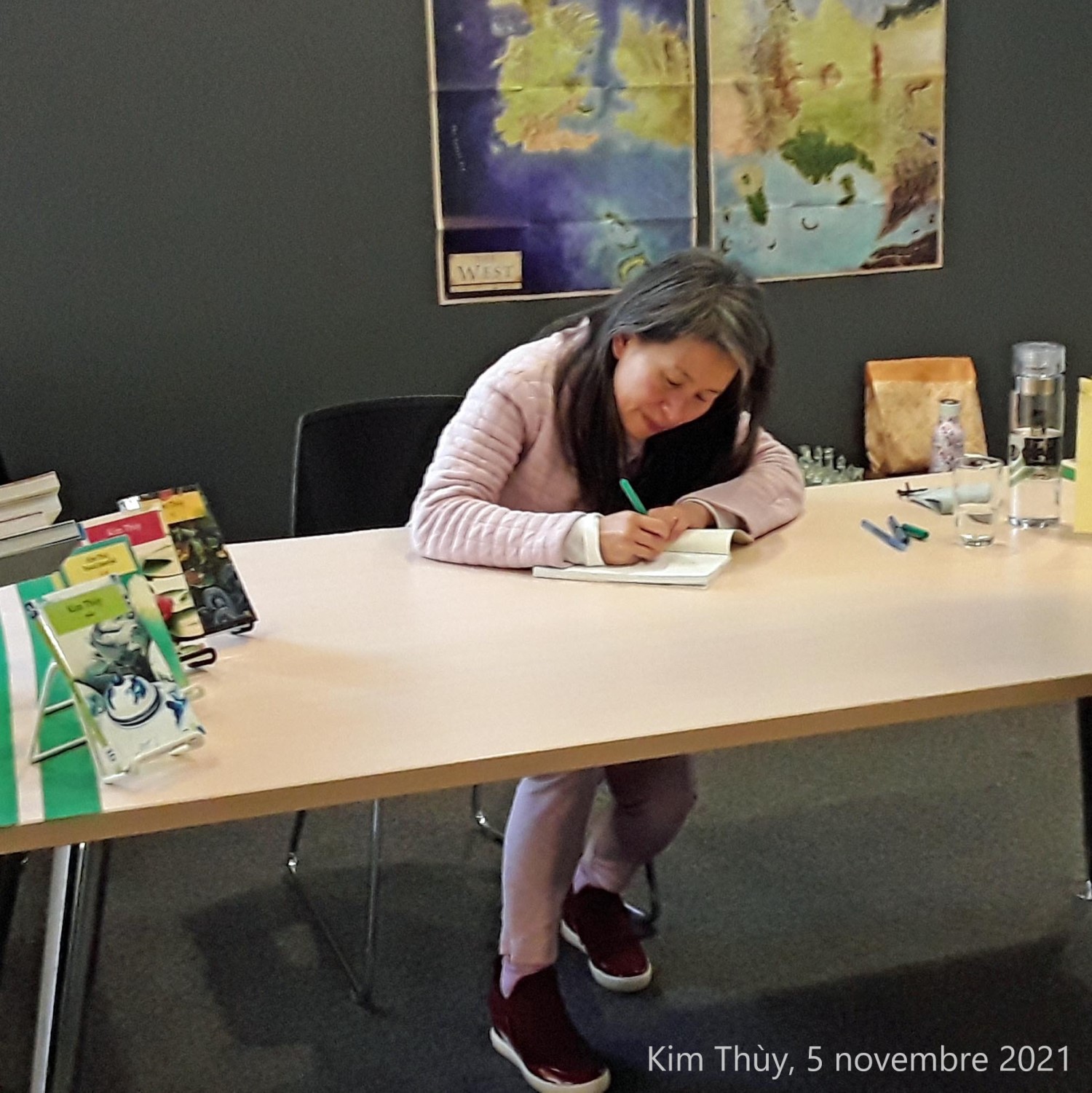 Visite de Kim Thùy à la bibliothèque du Secondaire