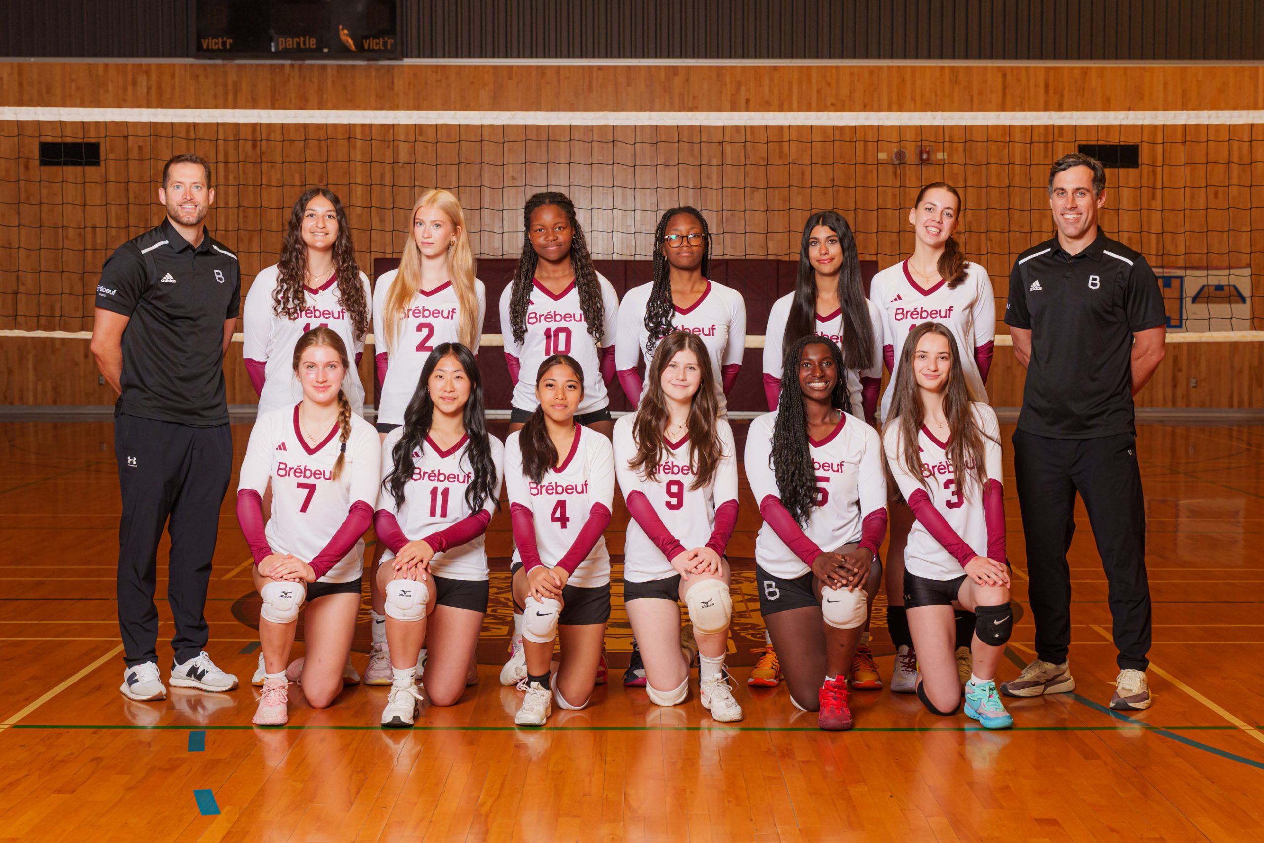 une-premiere-historique-lequipe-cadette-de-volleyball-feminin-du-college-brebeuf-fait-son-entree-en-division-1